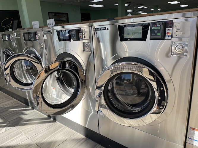 Amazing G. Washateria & Dry Cleaners in Houston