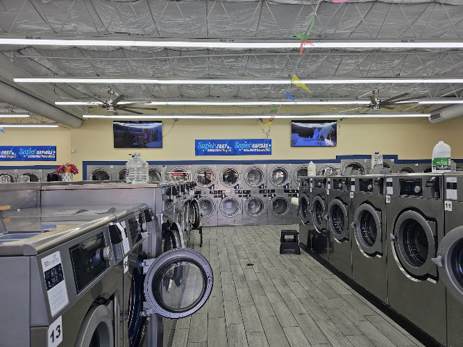 Laundrowell Garland in Garland